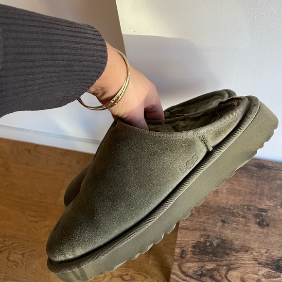 Men’s classic Ugg slippers in olive green - Picture 4 of 5